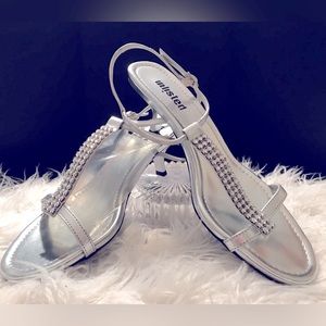 New UNLISTED KENNETH COLE Size 10 Shoes Dressy Sandals Silver 2-1/4" Heels
